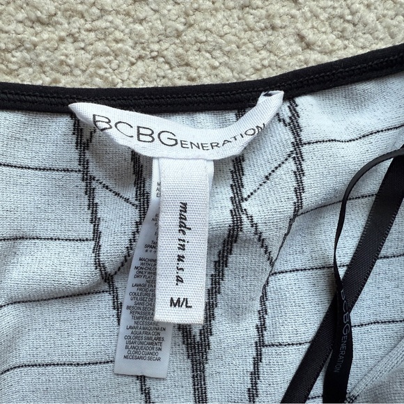 Womens BCBGeneration Black White Pattern Crop Knit Tank Top BCBG Sleeveless M/L - Picture 11 of 12